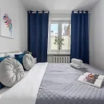 Cozy With Balcony Near Muzeum Zycia Apartment *