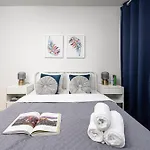 Апартаменты Cozy With Balcony Near Muzeum Zycia