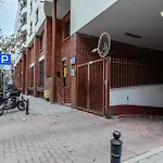 Apartment Cozy With Balcony Near Muzeum Zycia