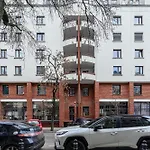 Cozy With Balcony Near Muzeum Zycia Апартаменты *