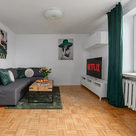 Апартаменты Cozy With Balcony Near Muzeum Zycia