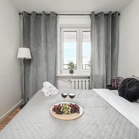 Apartment Cozy With Balcony Near Muzeum Zycia