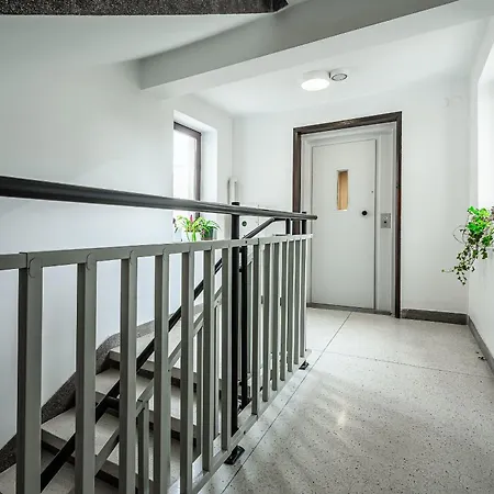 Appartement Cozy With Balcony Near Muzeum Zycia *