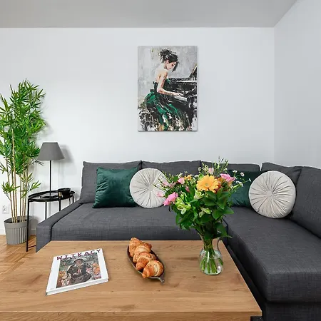 Apartment Lumina I Cozy 2br With Balcony I Parking I Center