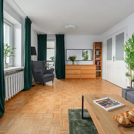 Cozy With Balcony Near Muzeum Zycia *