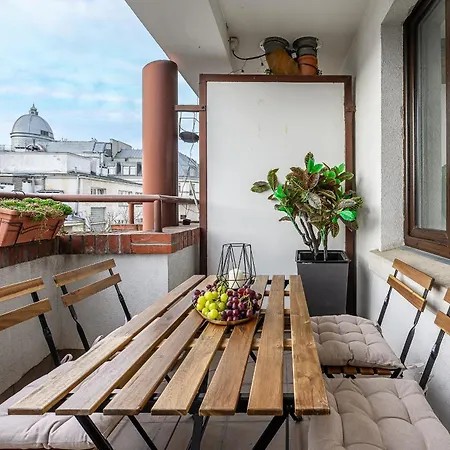 Apartamento Cozy With Balcony Near Muzeum Zycia